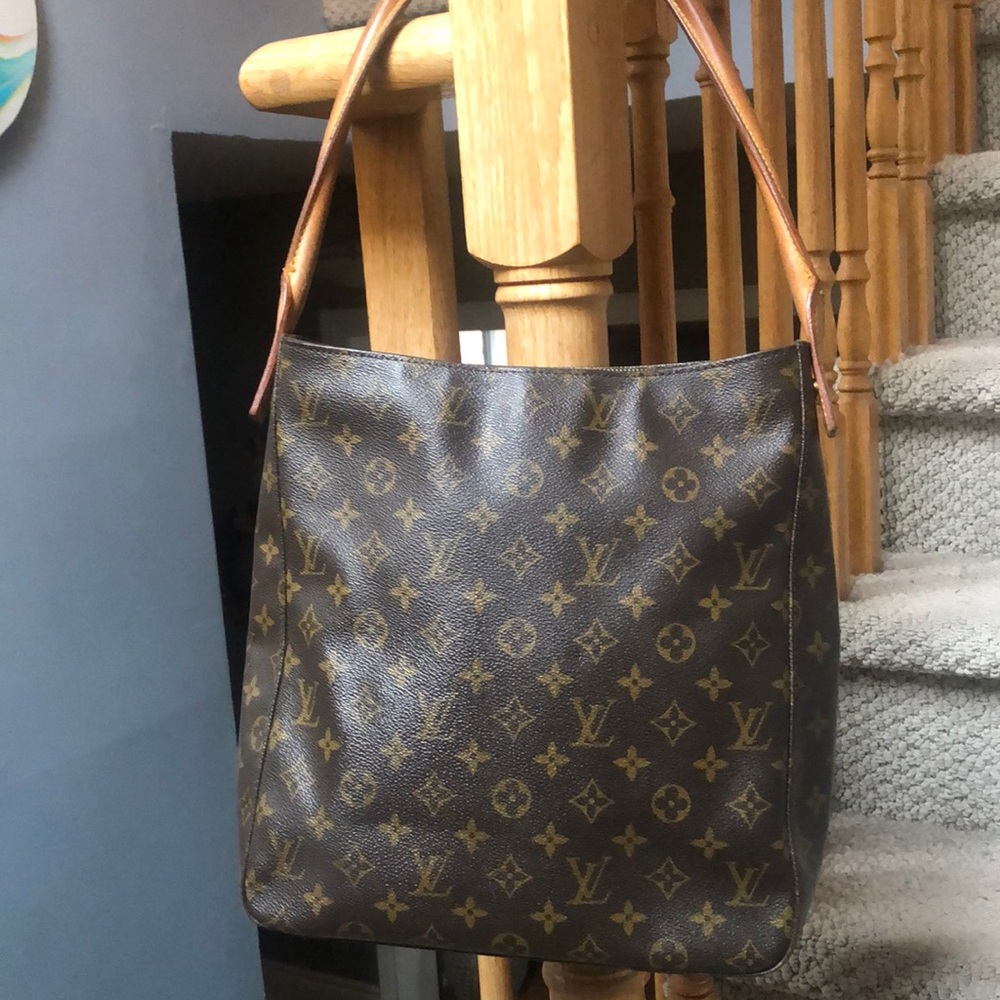 Louis Vuitton looping shoulder bag